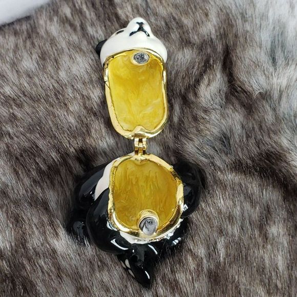 Panda Trinket Jewelry‎ box Keepsake, Hinged hidden compartment magnet closure - Picture 4 of 6